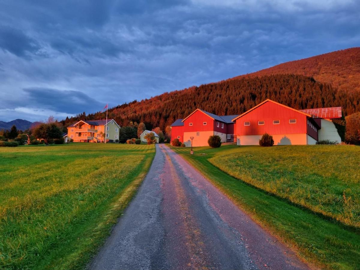 Rodseth Gardsovernatting Hytter Molde Exterior photo