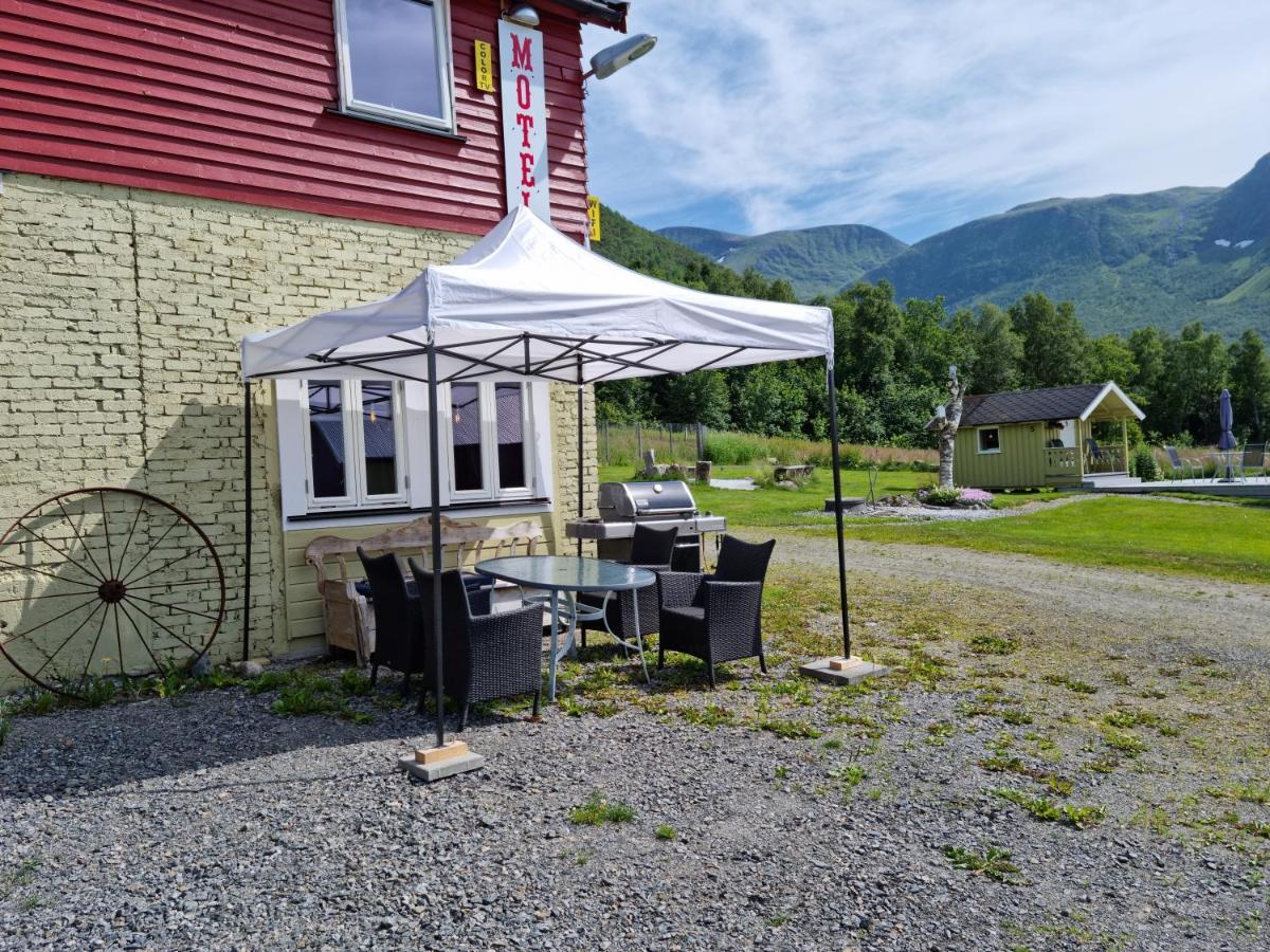 Rodseth Gardsovernatting Hytter Molde Exterior photo