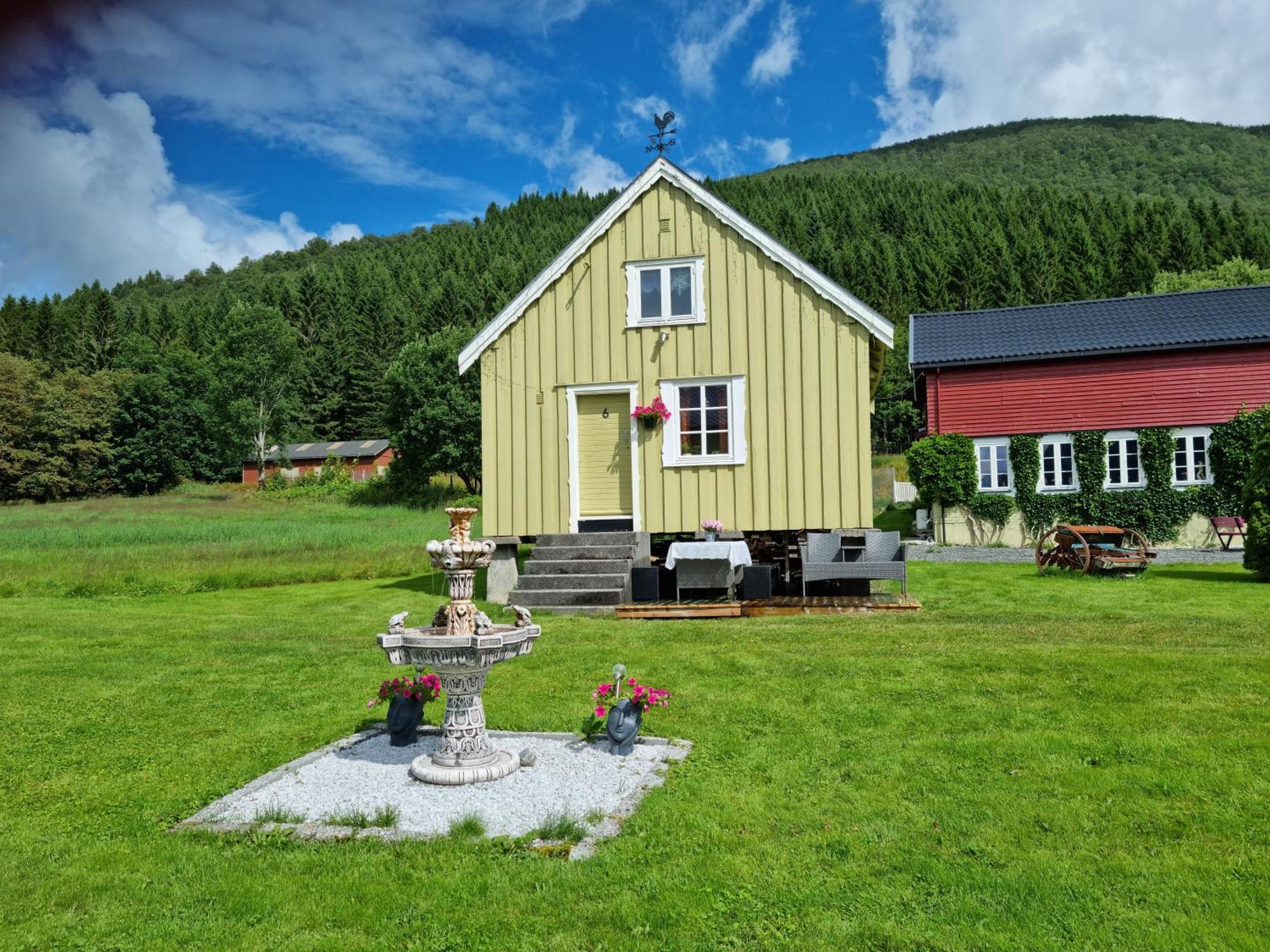 Rodseth Gardsovernatting Hytter Molde Exterior photo